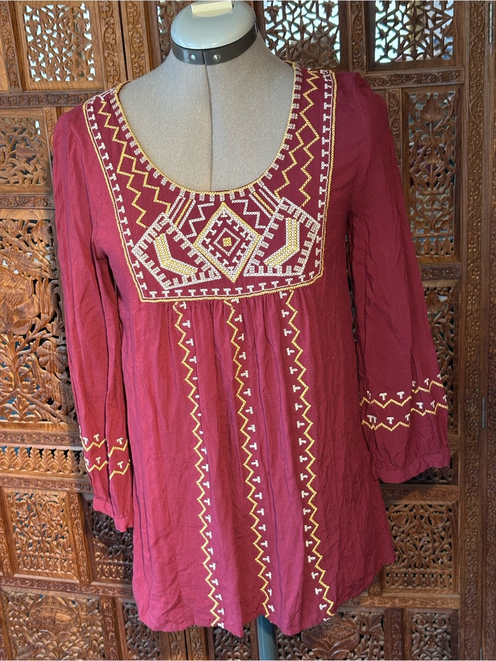 Monoreno Burgundy Embroidered Scoop Neck Tunic